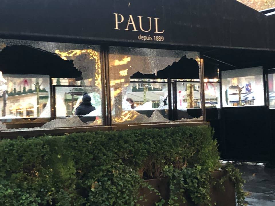 FilsSole's tweet photo. #Macron tu as changé l'image de la plus belle avenue du monde ! C'est ta politique ! C'est ta sourde oreille ! C'est ton résultat ! C'est ta faute ! 
#lesChampsElysées
#giletsjaunes https://t.co/3aV6zQhumi