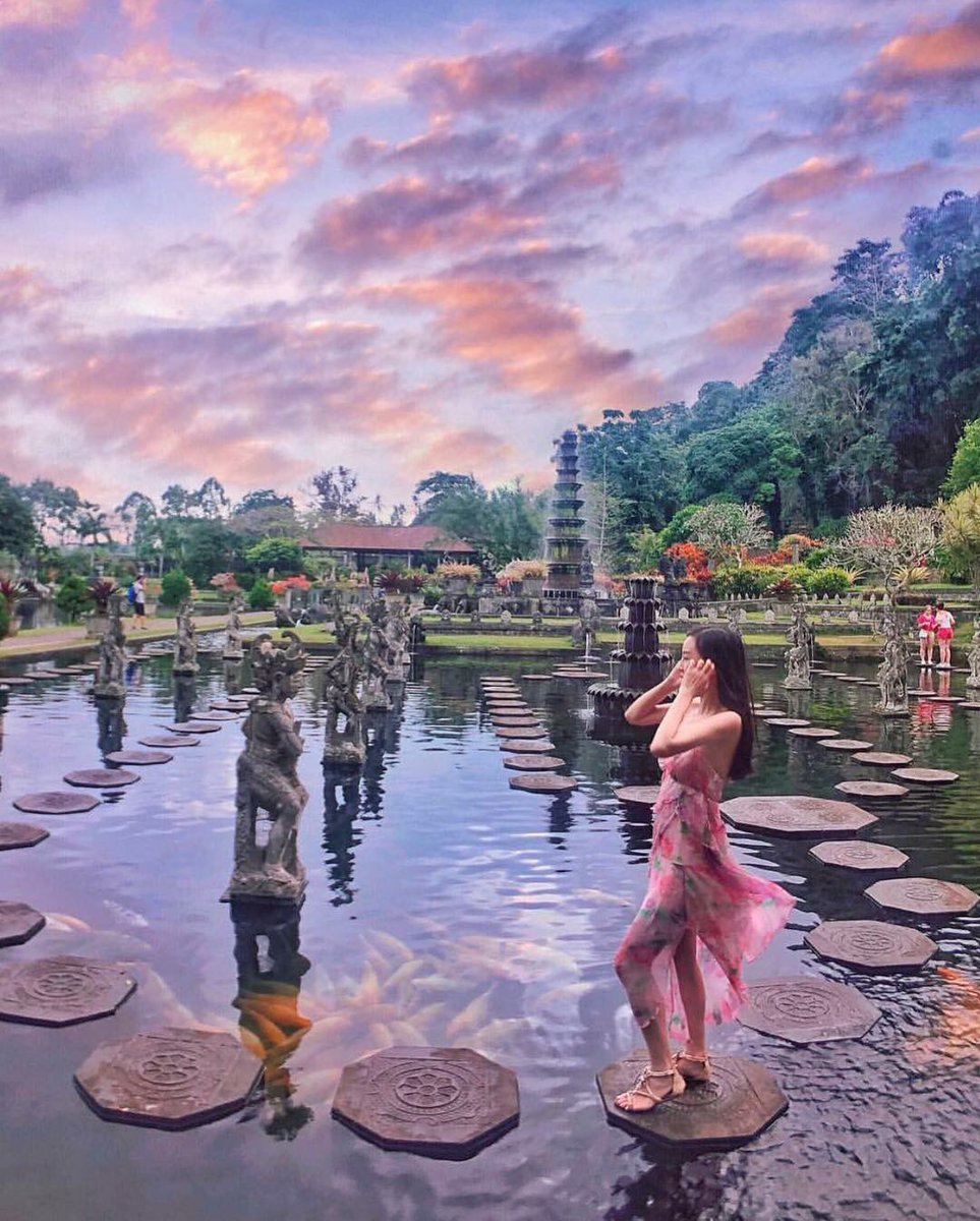 mangguk's tweet photo. EAST BALI TOUR
08. 00am -19.00pm
Price 800 IDR
VISITING :
-Lempuyang temple
-gate of heaven
-tirta gangga / Water place 
-Taman ujung
-virgin beach 
-bukit asah https://t.co/BP0yQb6K5J