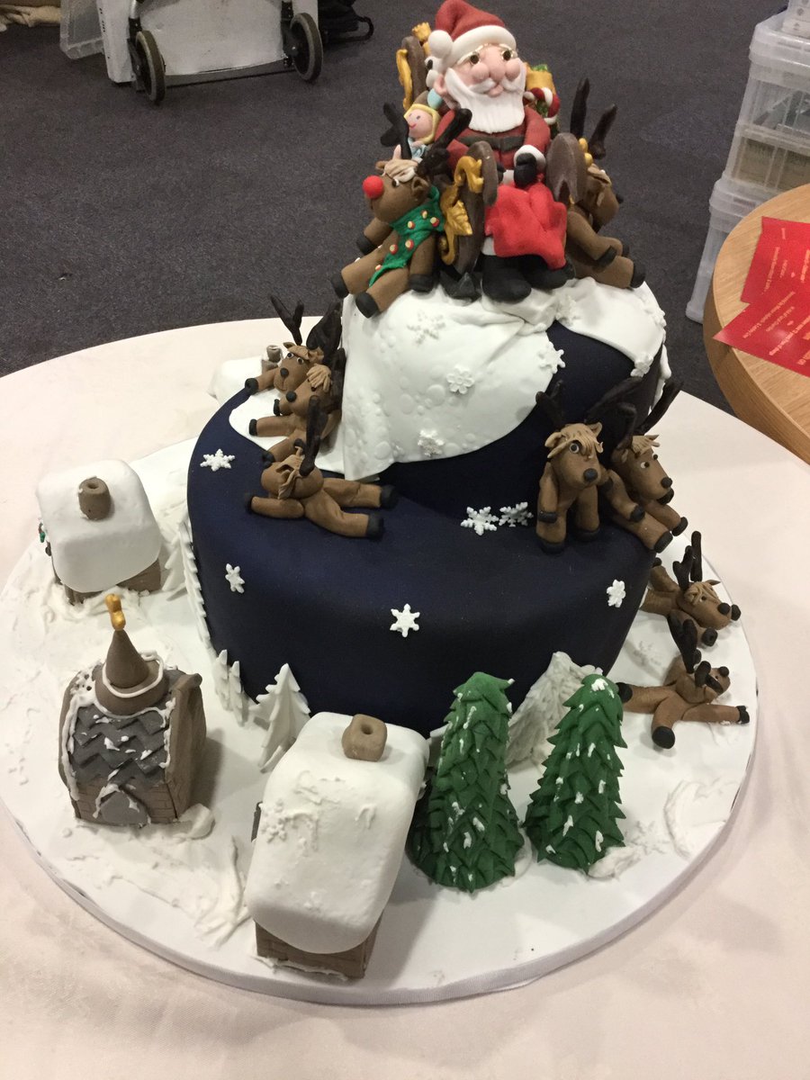 How’s this for a Christmas cake come and win this today ! Xx