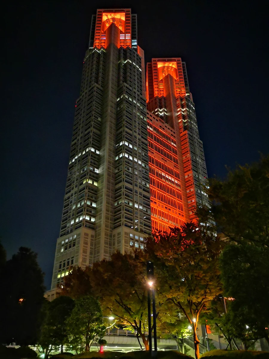 都庁の夜の顔ｗｗｗ「ここに魔王が……！」と思いたくなるｗｗｗ