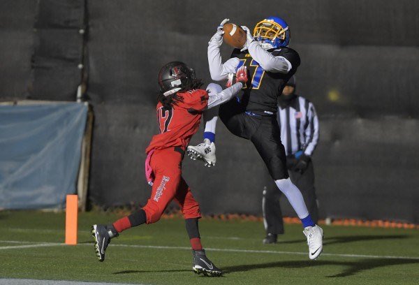 checsports's tweet photo. It’s been a celebration every time we linked up this season 💍💍🏆🏆 #BigBlue #NoKnees #BellGriffins #RingTheBell #CityChamps #StateChamps #TwoRings https://t.co/rbkV3yul5F