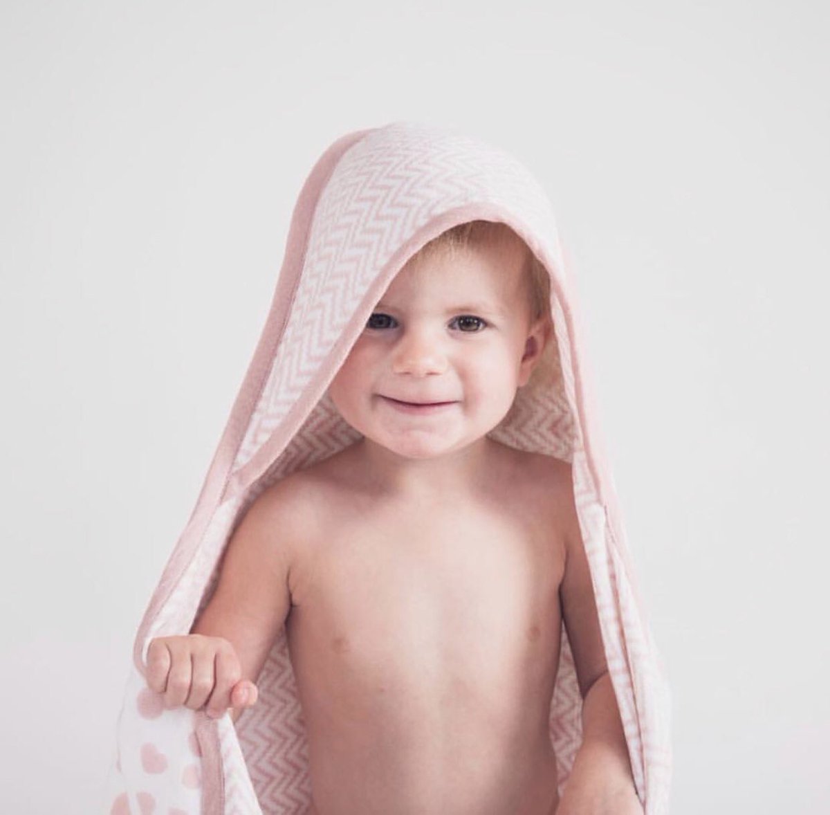 Looking for an alternative new baby gift? 💕Look no further.. our super soft Muslin Bath Cape comes in two sizes, two prints in a choice of three colour ways 🛍🛒 #babybathcape #newbaby #babygifting