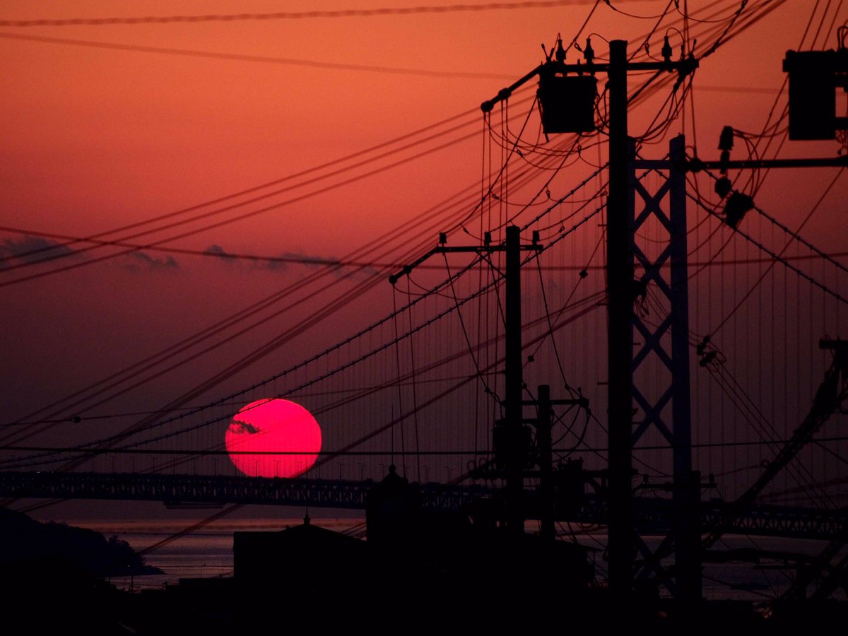 photosjpn's tweet photo. Tonight's incredible sunset in Kobe, Japan! Did the sun get caught in the webs of power lines and the Akashi Bridge? #CNNiReport #cnntravel #photo #photos #photography #photographer #bridge #sunset #sunsets #travel #travelling #traveller #nature #cnnspace #clouds #japan #sky https://t.co/7fM98w3Hxw