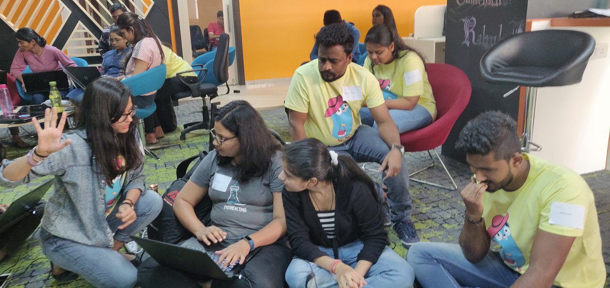 GirlsGolang's tweet image. Attendees making server less chat application at #golanggirlspune #golang #golanggirls