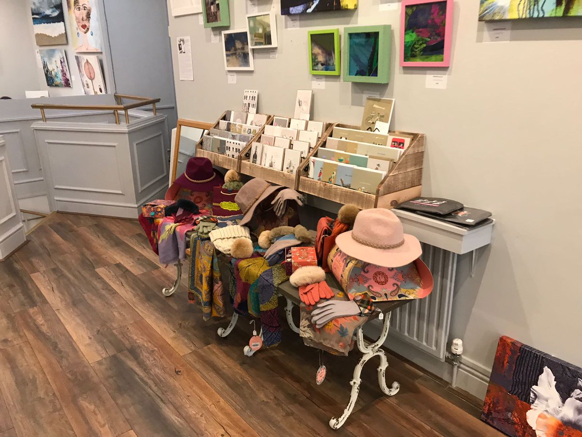 ArtsLumi's tweet photo. Our gallery here @ArtsLumi is starting to feel busier in time for Christmas. This week don't miss artwork from both Henriette Busch and Sylwia Skoczylas-Quagraine, among other options for those who love art. Join us today 11AM – 5PM @ 7 Denbigh Street, Pimlico. https://t.co/zPkIUHYCqU