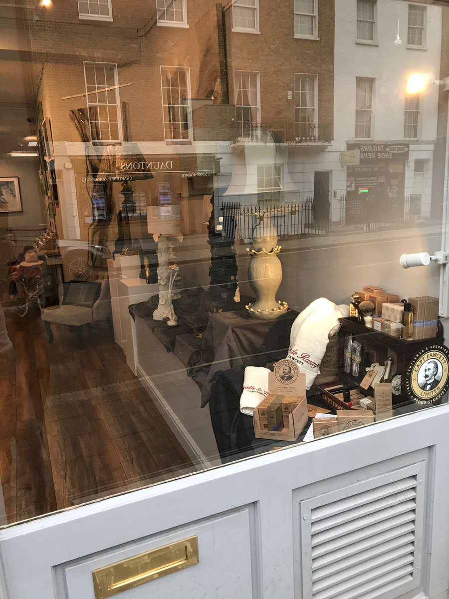 ArtsLumi's tweet photo. Our gallery here @ArtsLumi is starting to feel busier in time for Christmas. This week don't miss artwork from both Henriette Busch and Sylwia Skoczylas-Quagraine, among other options for those who love art. Join us today 11AM – 5PM @ 7 Denbigh Street, Pimlico. https://t.co/zPkIUHYCqU