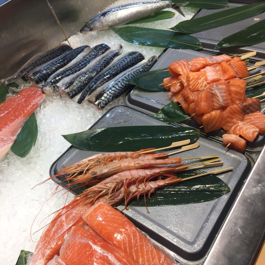 OnnyReview's tweet photo. ใครมา ICONSIAM ขอเชียร์ร้านนี้ได้ปะ ต้องกินนะ 🐟🐟🐟✨ อยู่โซน Takashimaya ราคาไม่แรงเชฟคนญี่ปุ่นมาแร่ปลาสดๆเองเลย สั่งมาหลายเมนู นี่ชอบแซลม่อนย่างสุด เนื้อดีแบบย่างได้นุ่มชุ่มฉ่ำ ไม่แห้งไปเร��้บบบบ ชาร้อนก็ฟรีเลิศๆๆๆ เซ็ตละ 190฿ เองงง @aroii https://t.co/Qh8ChnCwvV