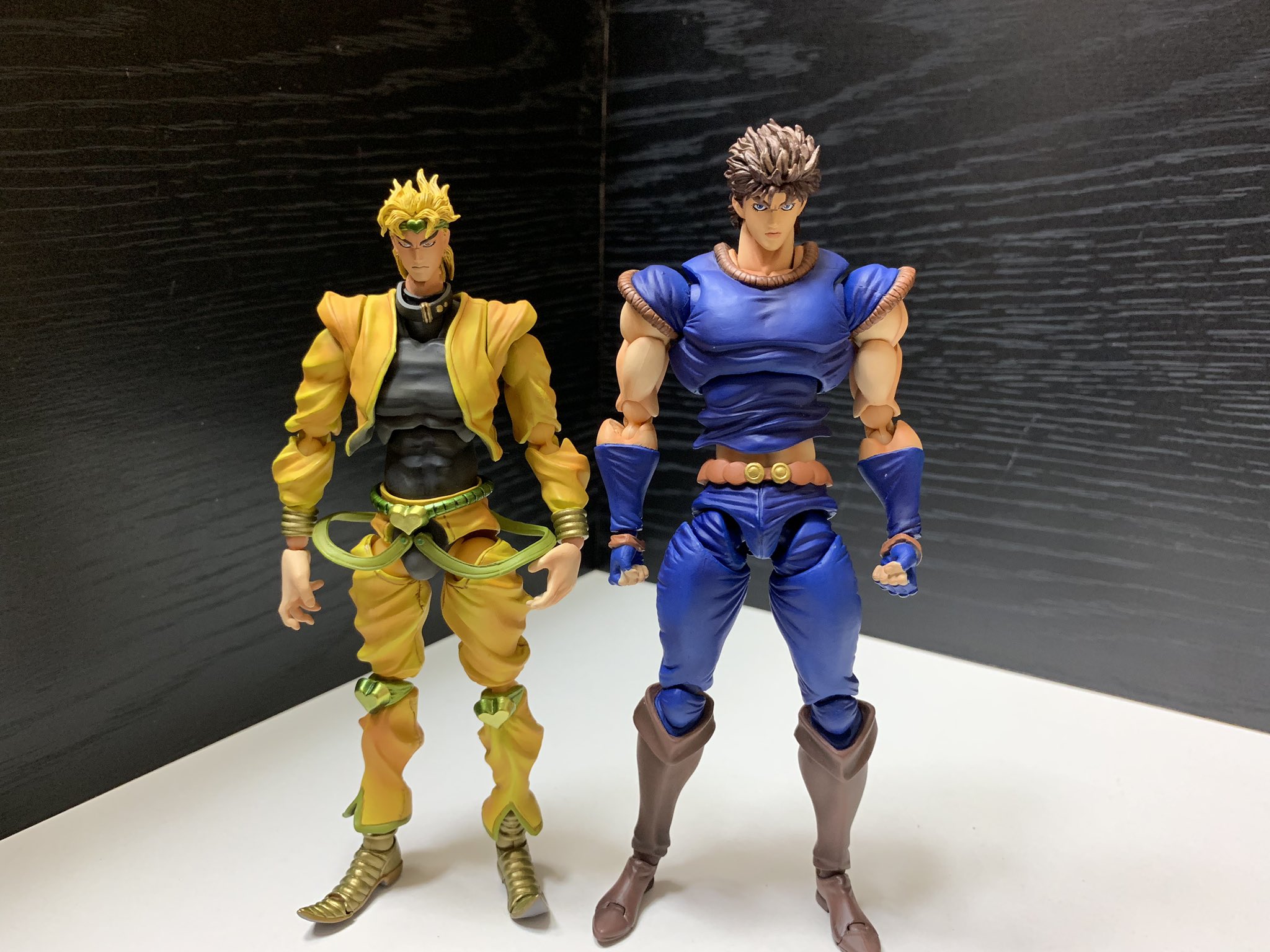 モッサー Dioはジョナサンの体を奪ったはずなのに フィギュアだと体の大きさが全く違っていて 何があったの って感じになってる