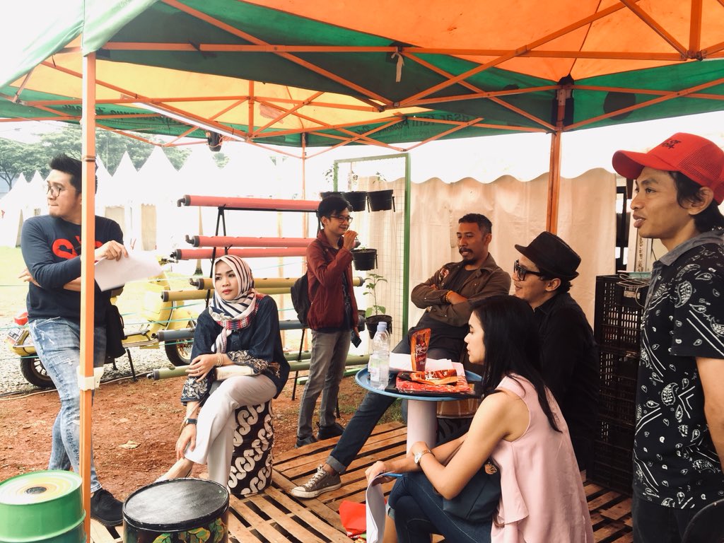 tangselcreative's tweet photo. Kami difasilitasi Dinas Pertanian dan Pangan, meramaikan zona pameran HUT Tangsel ke-10 // jadilah kami buat konsep: #TCFgardenparty // 23-25 November 2018 #thisistangsel https://t.co/GxKPoT9d0U