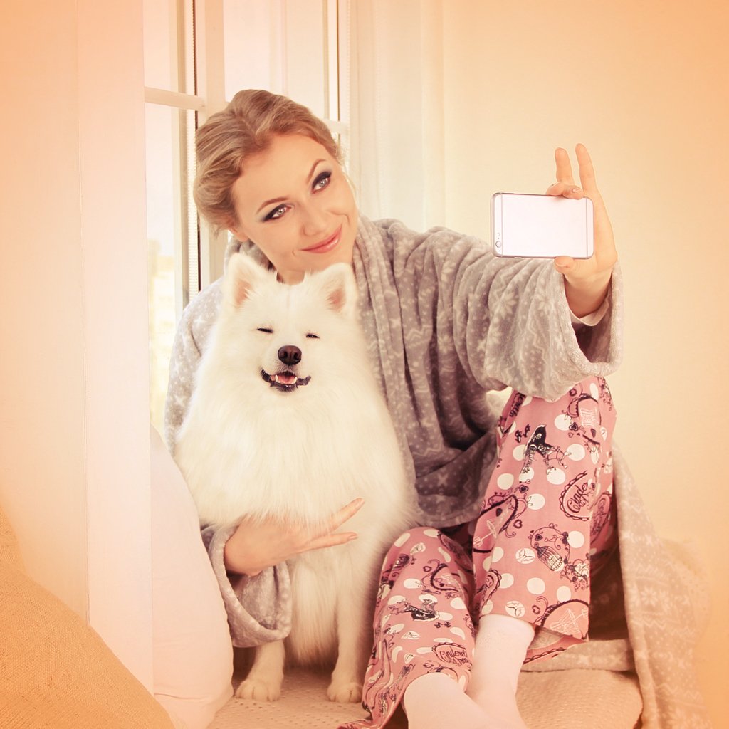 moyamalla's tweet photo. Slow Morning + Nice Dog = Happy Sunday ✅

#dogworld #cutedogs #mypooch #mydogiscutest #dogsdaily #dogmodel #urbanpeople #citydogliving #dogmom #samoyed #moyamalla https://t.co/vKiMKA4cR2