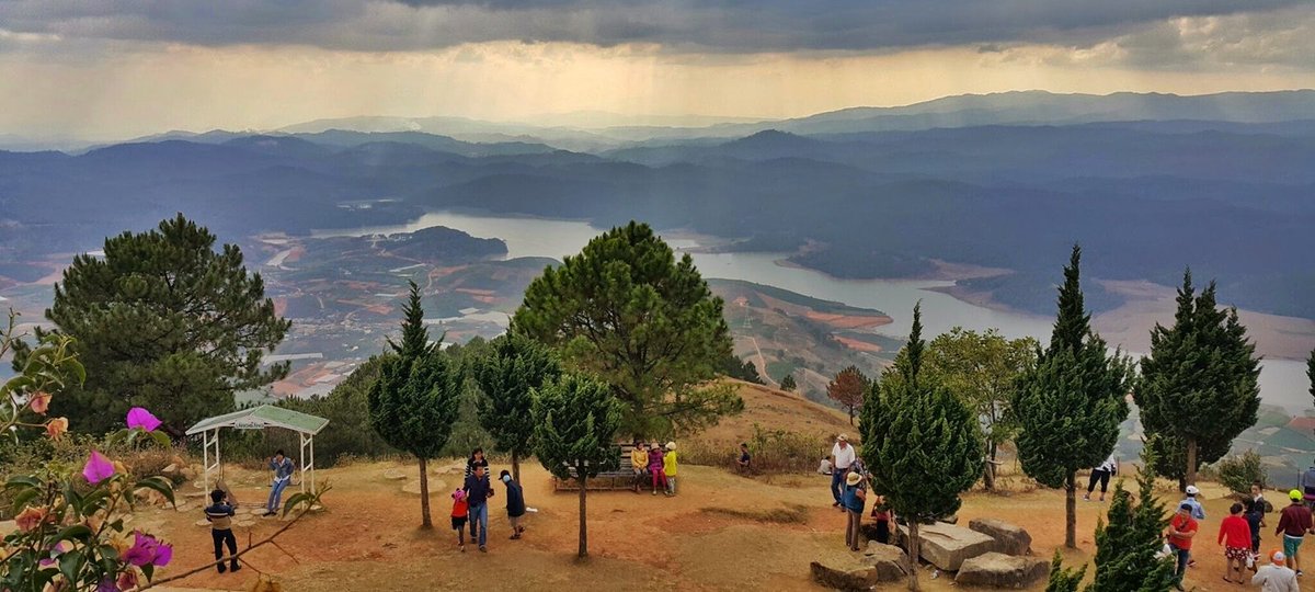 vietnamvisactr's tweet photo. Somewhere in #Vietnam - #LangBiang mountain, #Dalat city
Year end, the best time to visit DaLat 😀
-----------------------------------------
#WelcomeVietnam #VietnamTravel #VietnamVisa #VietnamVisaOnArrival - https://t.co/sfbgEpm9wy https://t.co/HSss1lLth1