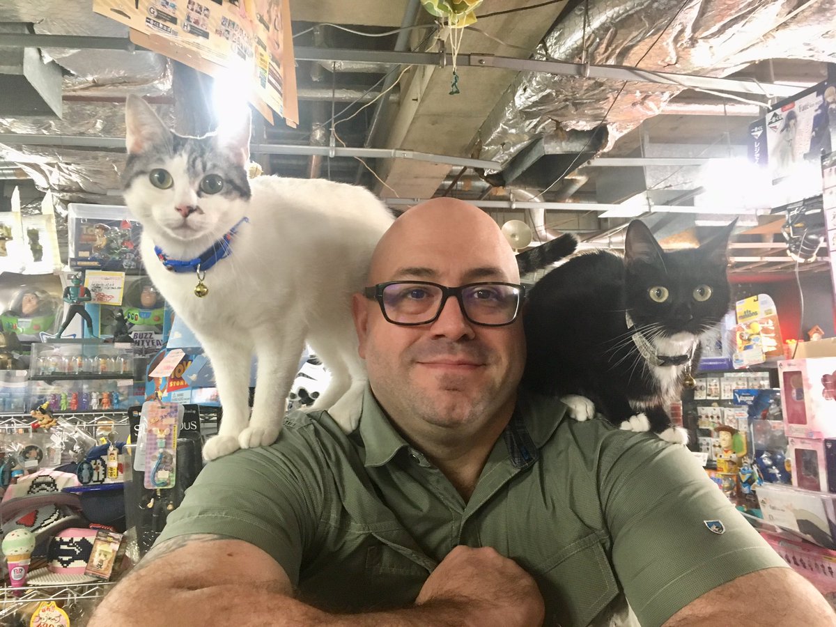 ワイワイ貿易 こんにちは皆さん 本日も海外からのお客様 ご来店 肩乗り猫のまいけるとてんちゃんと記念撮影 ワッペン頂きましたよ ありがとうございました また佐世保来てくださいね 佐世保 ワイワイ貿易 Sasebo 肩乗り猫のまいけるとてん ワイワイ貿易 こんにちは皆さん 本日も海外からのお客様 ご来店 肩乗り猫のまいけるとてんちゃんと記念撮影 ワッペン頂きましたよ ありがとうございました また佐世保来てくださいね 佐世保 ワイワイ貿易 Sasebo 肩乗り猫のまいけるとてん