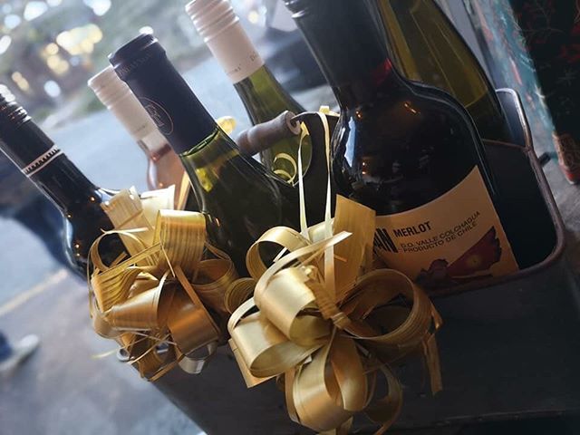 LoveWineTWK's tweet image. Are you having a dinner party soon and not got your wine sorted? We have hampers of wine for every palate &amp;amp; occasion including bubbles to TOAST and a selection of RED, WHITE &amp;amp; ROSE. #impressyourfriends #bubbles #wineboxes #winehampers #somethingforeveryone #lymm #thewinekitc…