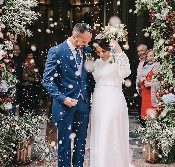 TocadosAirun's tweet photo. Cada novia especial ... Cada #boda un evento inolvidable ... @loleeetaaa y su enlace #madre Almeria fue un acontecimiento para recordar durante mucho tiempo. 

TOCADO @TocadosAirun 

VESTIDO #VictoriaSalas

FLORES Y DECORACION #Graciaylapenca

MAKEUP #InmaJimenez https://t.co/Y7eUbWTwPc