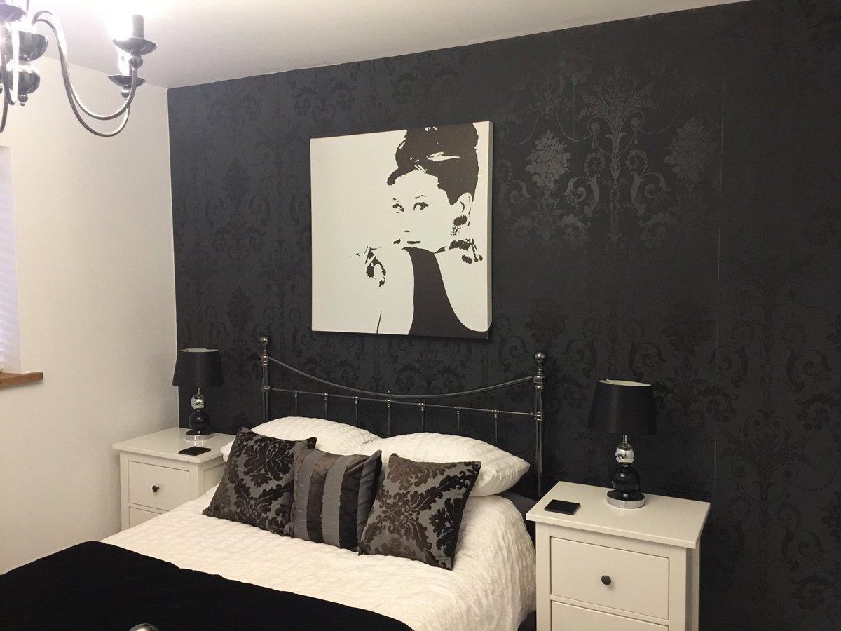 carlybaker's tweet photo. We’ve got a black feature wall in our spare room ⁦@SundayBrunchC4⁩ #notthe90s https://t.co/RE1jwo8EtH