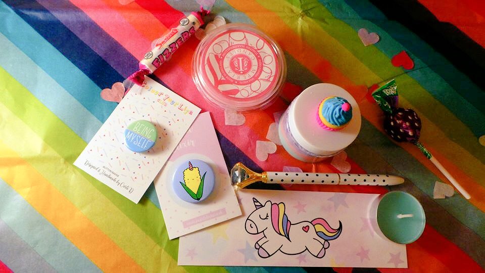 #ukgifthour - I launched my #etsyuk shop yesterday. I’m selling mystery boxes full of fun handmade goodies &amp; stationary. 

First 5 orders come with a free bath bomb or wax melt in the box! 

The perfect gift for anybody who needs cheering up ❤️ etsy.com/uk/shop/cheeru…