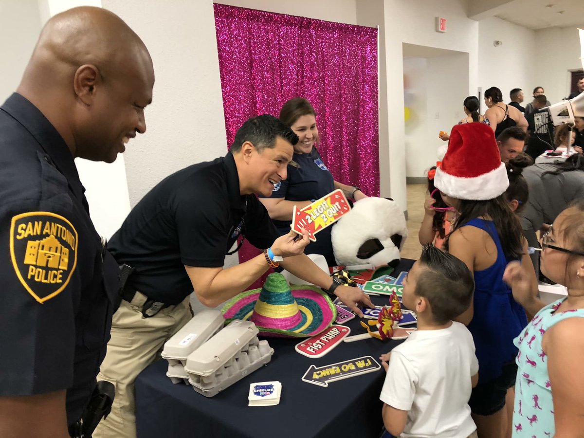 ShieldsforKids's tweet photo. Shields for Kids participates in events like A Year in a Day for Auria to give back to our community. We were able to provide a photo booth for this event so everyone could come and take silly photos!

To learn more about us go to https://t.co/VzWshQSzwz.  #GivingTuesday #SFK https://t.co/3IxCfVw2e1