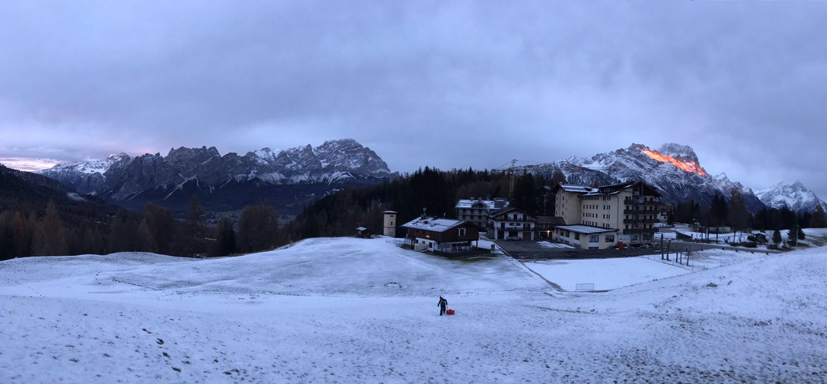 Hotelvargentina's tweet photo. ... e al tramonto spunta l’unico raggio di sole di questa domenica #dolomitiunesco #hotelargentinacortina #pocol https://t.co/5JtrAV6LyS