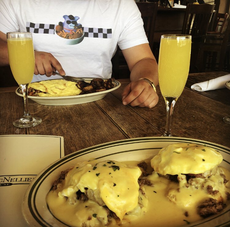 Sundays are made for brunch! Check out our yummy brunch menu from 10am to 2pm! 🍳🥓🥂 #sundayfunday #brunch #mimosa #countrybenedict #pubomelette #mcnelliesokc #midtownokc