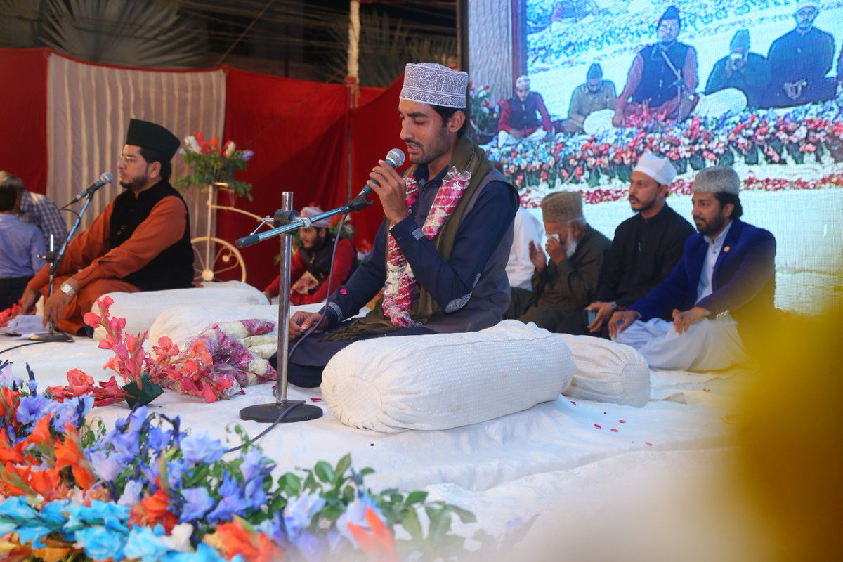 AshfaqAMangi's tweet photo. کل پاک سر زمین پارٹی نے عظیم الشان  محفل حمدونعت کا انعقاد کیا
اس محفل میں عوام کی بڑی تعداد نے  شرکت کرکے یہ ثابت کردیا ہے عوام کی اصل نمائندہ جماعت پاک سرزمین پارٹی ہی ہے
الیکشن تو آتے جاتے رہیں گے الیکشن کے بعد جو عوام کو یاد رکھے اصل نمائندہ اور مخلص وہی ہوتا ہے۔
#Karachi https://t.co/hApwRvQr1O