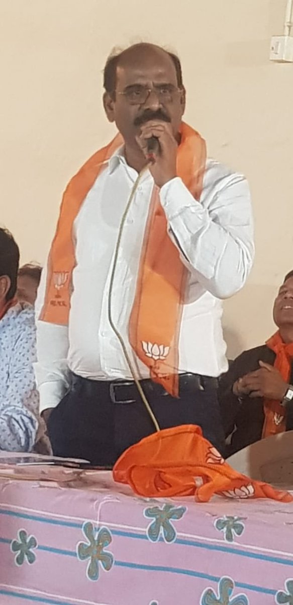 pradipparmarguj's tweet photo. બાપુનગર વિધાનસભાનાં સરસપુર-રખિયાલ વૉર્ડનાં અનુ-જાતિ મોરચાનાં નવનિયુક્ત હોદ્દેદારોનાં સન્માન સમારોહમાં. https://t.co/1fCBjqMi5y