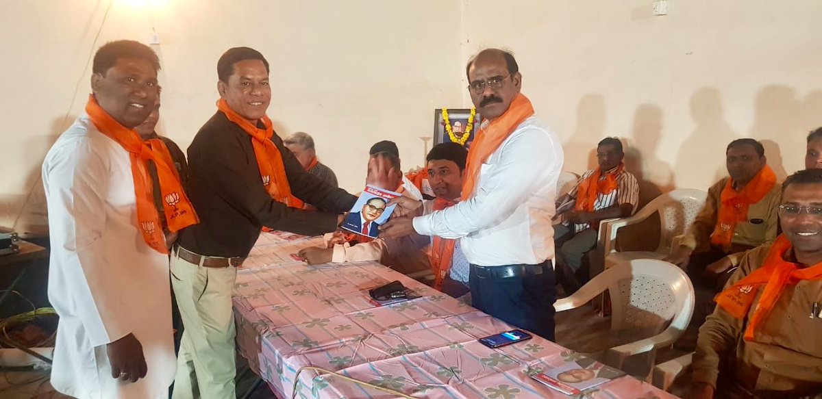 pradipparmarguj's tweet photo. બાપુનગર વિધાનસભાનાં સરસપુર-રખિયાલ વૉર્ડનાં અનુ-જાતિ મોરચાનાં નવનિયુક્ત હોદ્દેદારોનાં સન્માન સમારોહમાં. https://t.co/1fCBjqMi5y