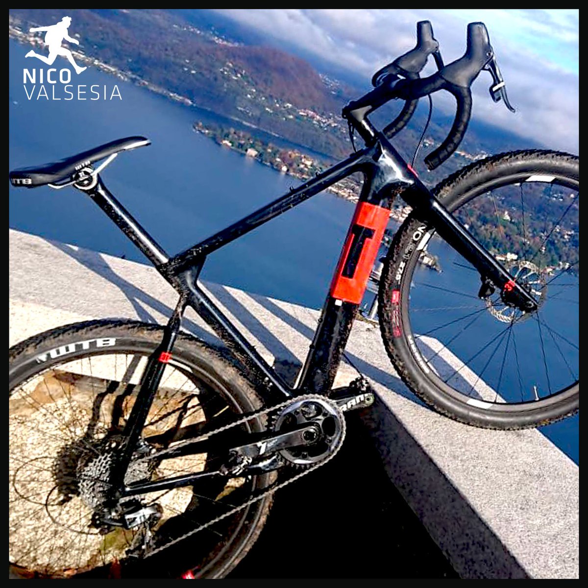 TheNicoValsesia's tweet photo. I miei due nuovi #mostri ๐น @3Tbike: la #gravel nera ๐ค #Exploro ๐ต๐ปโโ๏ธ e la rossa โค๏ธ da corsa #StradaTeam ๐ด๐ปโโ๏ธ
#NicoValsesia #LaFaticaNonEsiste https://t.co/iPjC1Py0M4