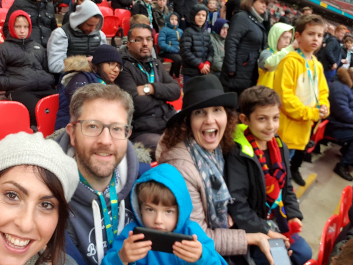 tamsheller's tweet photo. Right here, right now. C'mon F2! #WembleyCup https://t.co/KWhQCOa35T