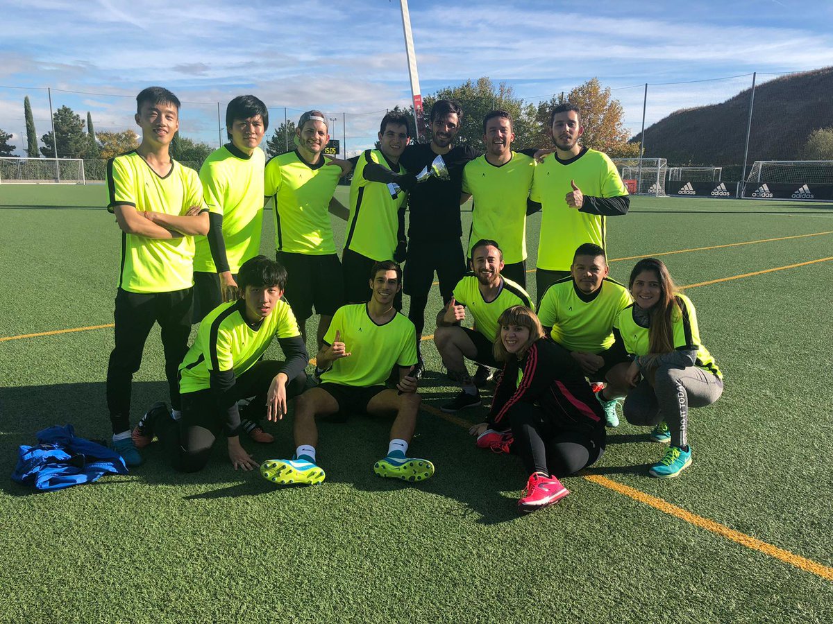 Sancadavid93's tweet photo. ¡ Grande, Entrepreneurship Team ! Dignos subcampeones del #gettogether18
@realmadridue https://t.co/T7177UHy3e