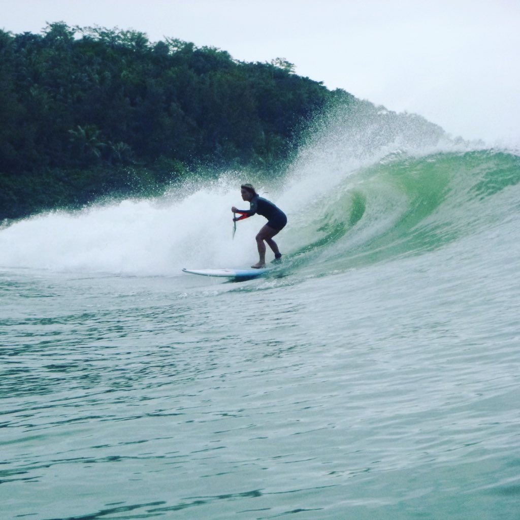 Enjoying awesome free #sup surfing in beautiful #hainan waves after today’s competition <a href="/ISAsurfing/">International Surfing Association</a> 🏄‍♀️ I made it until the 2nd repecharge but couldn’t succeed further. I’m very proud and so happy that I made it to that level at all 😀