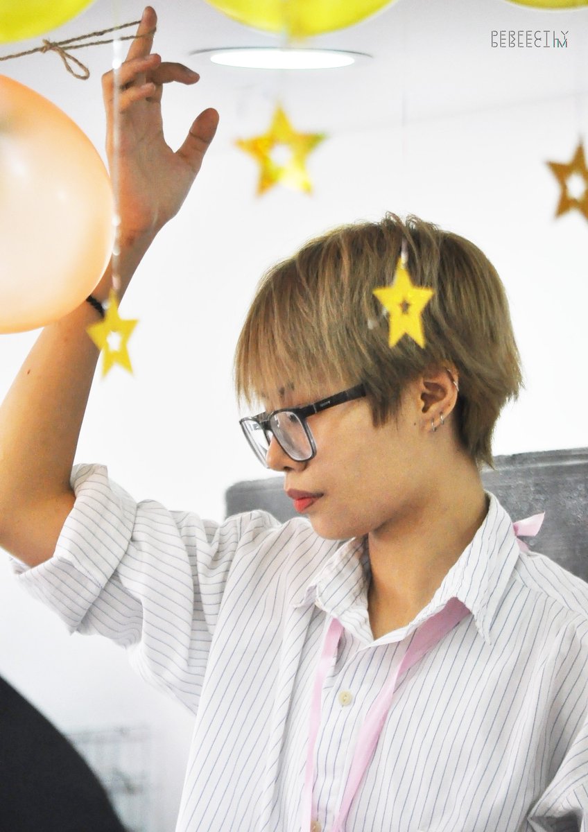 IMPERFECT230912's tweet photo. [180909] [HQ] Bibaram Tailors's 2nd direct sales
#Ken from #theAcode
It looks like a fairy between thousand of stars, sorry for bad editing ugh i don't know why but the Photoshop cs6 on my laptop is awful these days https://t.co/INK8Y9pYR1