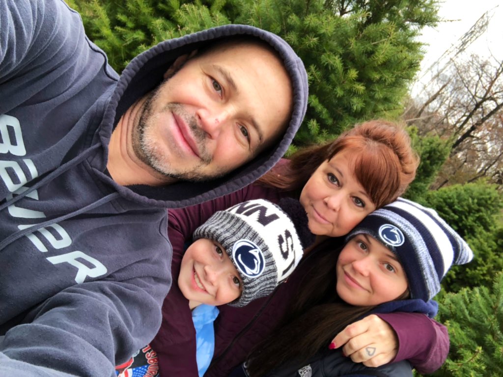 Himes412's tweet photo. Out in the yonder this AM! #Allisons #ChristmasTreeFarm #RaccoonTwp getting the Himes Family Christmas Tree 2018! @himes_ky02 @412karma https://t.co/SHUfd4s0JQ