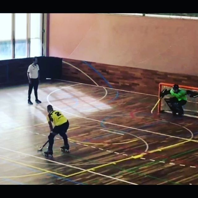 CHMataro's tweet photo. El @chmataro aconsegueix continuar imbatut a #okplata i suma 3 punts + a domicili del @fcbhoquei #okligaplata . Nois!!! Impressionant! ... a celebrar-ho I seguim !!!! Enhorabona a tot l'equip i a l'equip tècnic !!!! https://t.co/OTc1HEvT3Y https://t.co/gKahbtpRy1