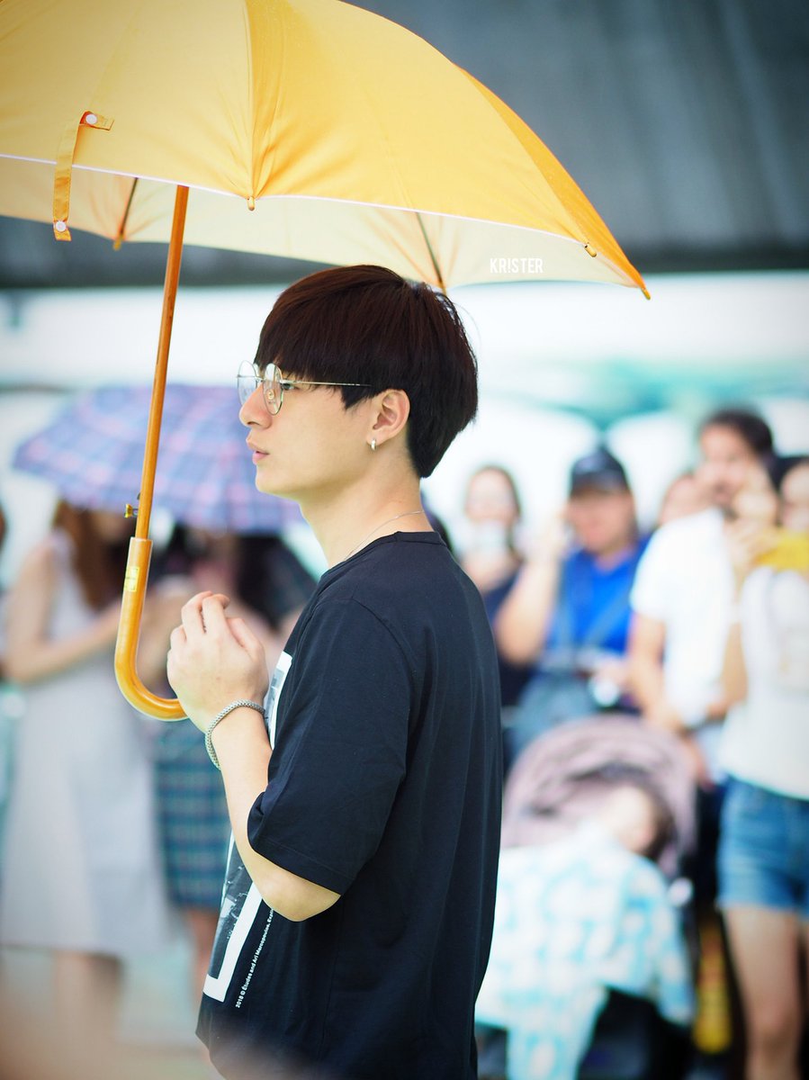 TheJ9301's tweet image. [SF] Rainy Season

ฤดูหนาวเวียนมา ทว่าวันนี้กลับมีฝนพรำ
หยาดฝนจางๆ ตกกระทบพื้นจนเปียกปอน

“เรา เลิกกันเถอะ..”

คำพูดสั้นๆทำให้ตัวผมเองเปียกปอนเช่นเดียวกัน
ไม่ใช่จากหยาดฝนเหล่านั้น

แต่เปียกปอน จากหยาดน้ำตา..

#SF280 #ฟิคพีรญา 
#ทีมพีรญา #FICLET_J