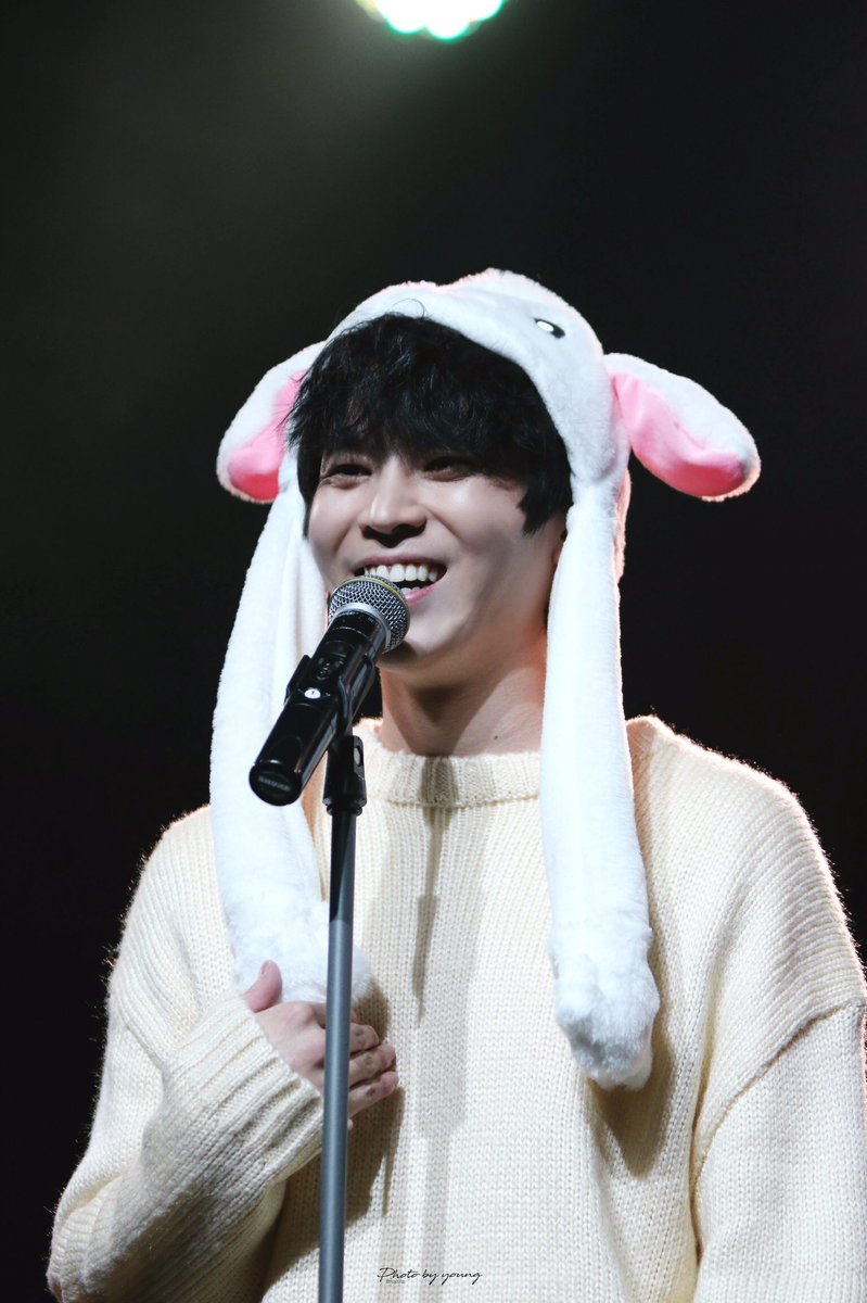 youngs_backup's tweet photo. 181125 이재균 편지할래요? 낮공 포토타임
#이재균 배우님

아 내 심장... 소매씹덕🤦🏻‍♀️💕 https://t.co/fIfbrHytZ3