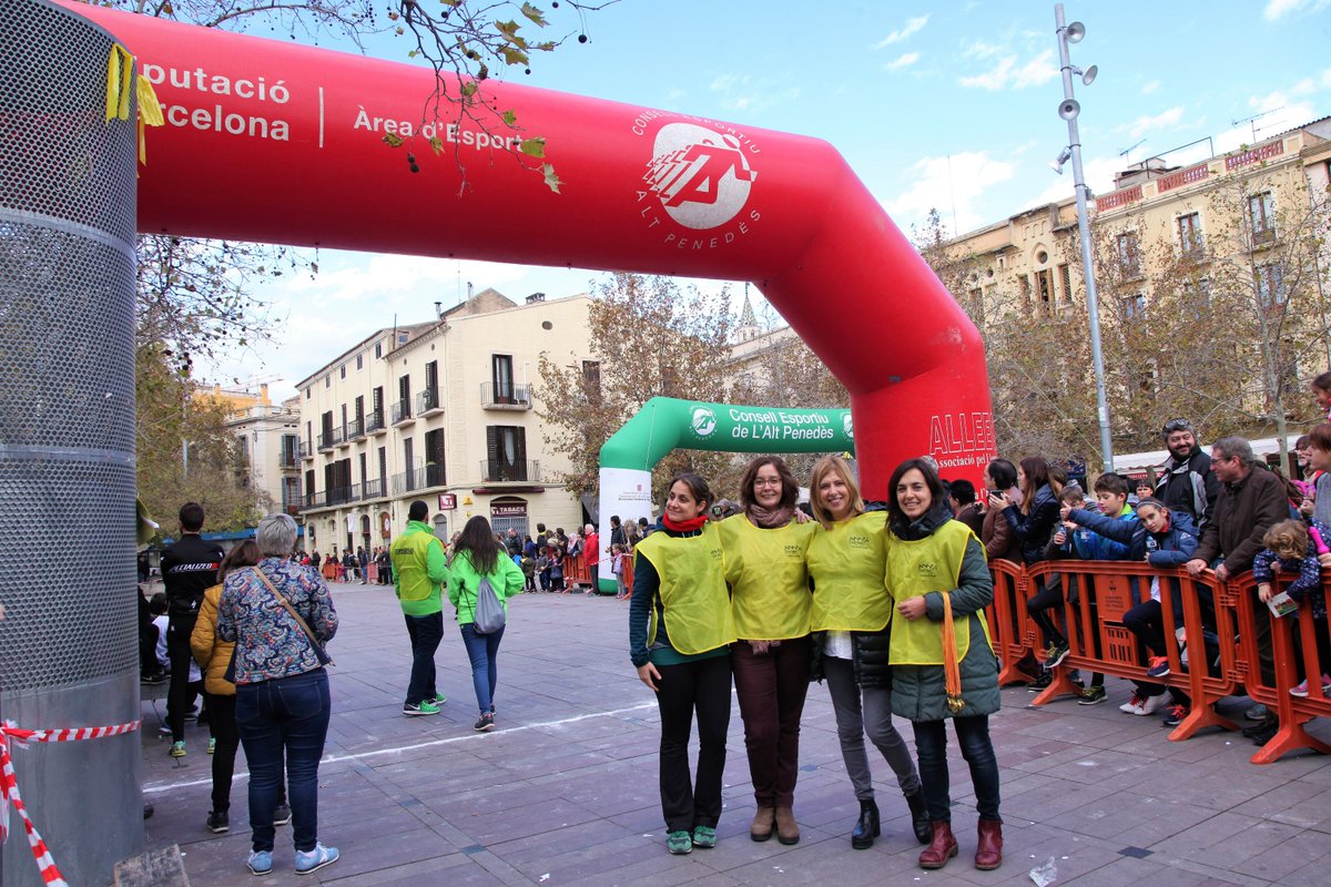 MariaRosaFerre's tweet photo. Avui el @SantJosepVila amb la col.laboració de l'Associació de Pares i Mares d'alumnes i el @CEAltPenedes han organitzat un magnífic III Cros Escolar. #crossantjosepvila #JESPE #consellesportiuAltPenedès #santjosepvila18_19 @ANNADOBLASRUIZ
Fotos @MariaRosaFerre https://t.co/1cMhlA4g7J