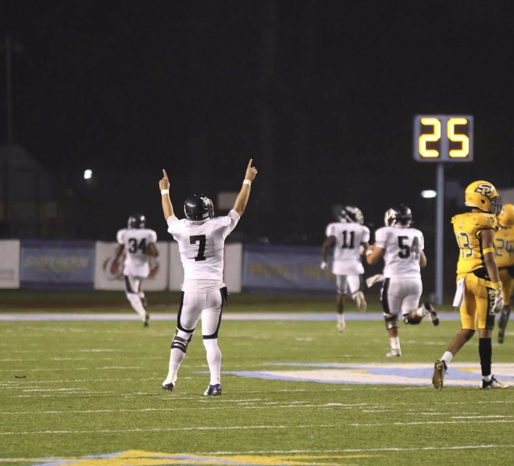 clement_lisa's tweet image. We are going to the dome! #SeniorYear #NumberSeven #Sequoia #KnightNation @zacharywclement         Picture Credit @ricky_aube