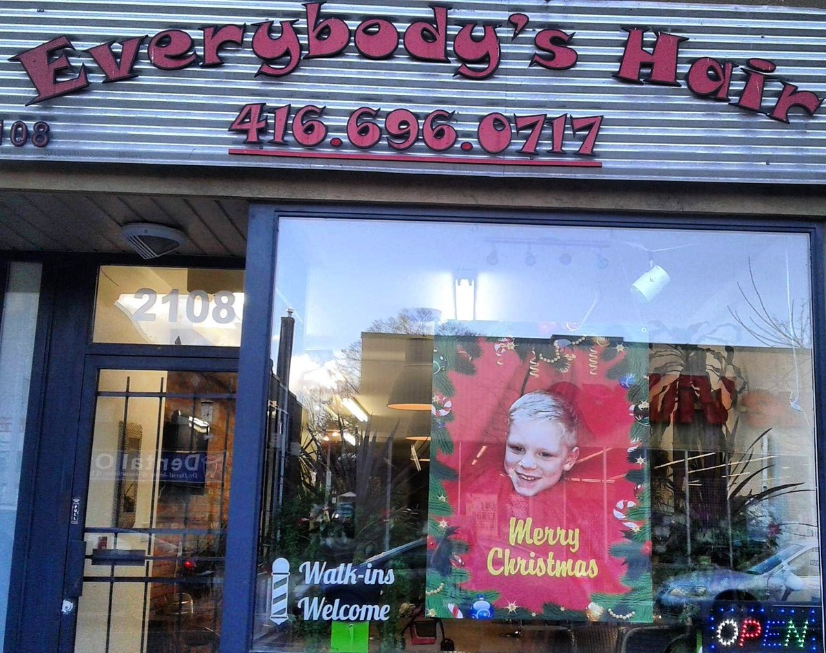 Our Holiday Window Decoration Contest is back on #Danforth! Check out this cute window by Everybody's Hair!

Let us know your favorite displays on The Danny for a chance to win 1 of 3 $150 gift certificates to a Danforth Mosaic BIA business of your choice*
thedanny.ca/holiday-window