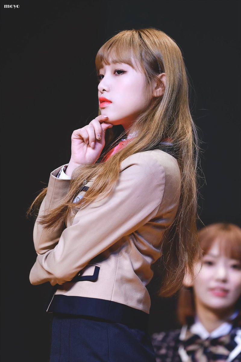 Yena_pic's tweet photo. 181116 노량진 팬싸인회

#최예나 #YENA #チェイェナ #아이즈원 #IZONE https://t.co/zehiH1t89J