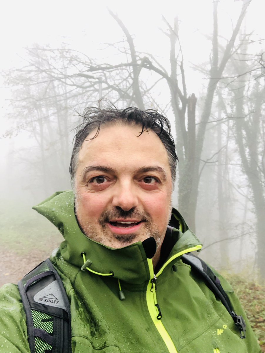 AlexandarT's tweet photo. Po kiši i magli na Dan ZAVNOBIHa do spomenika poginulim partizanima na Šehitlucima. Jer su drugovi to zaslužili. https://t.co/ctljbYAdz4
