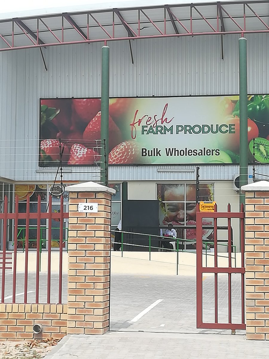 Dikai_BW's tweet photo. Another opportunity for farmers in Maun. The market for fresh vegetables. I think because of the tourism in our area they buy bulk vegetables for safaris around. So let's take advantage of this opportunity. #FarmingBW #gardening https://t.co/EqYiEIjLQE