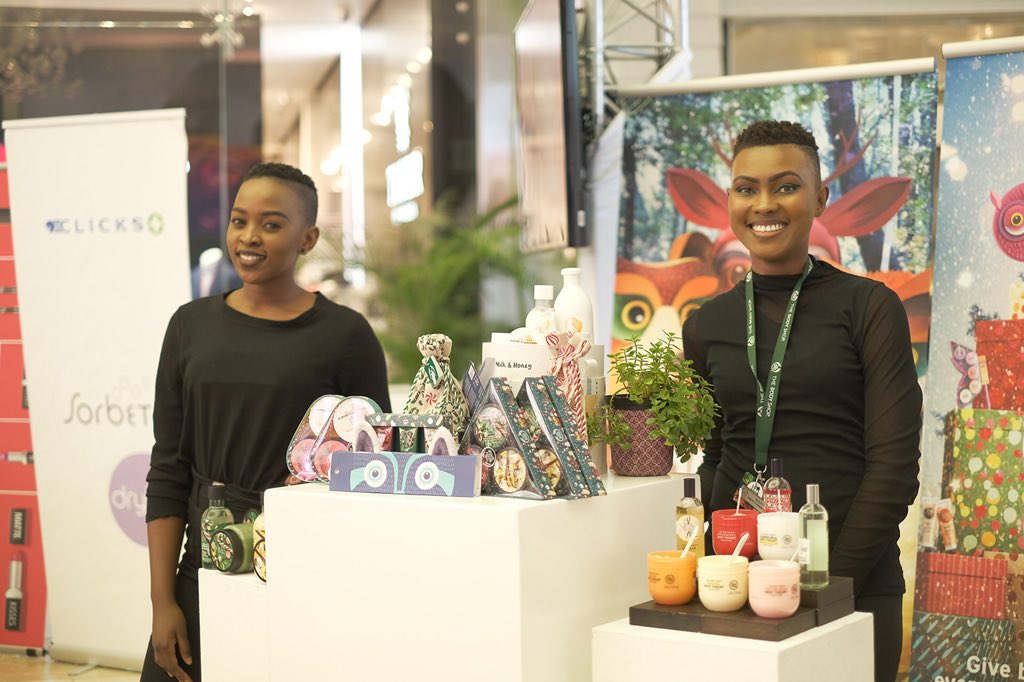 AffiliateCartek's tweet photo. These smell so good we could eat them ππ Loving the @TheBodyShopSA Body Yogurt and their gorge Christmas gift sets π« #COSMOBeautyMasterclass brought to you by @Clicks_SA https://t.co/65UCN4H052