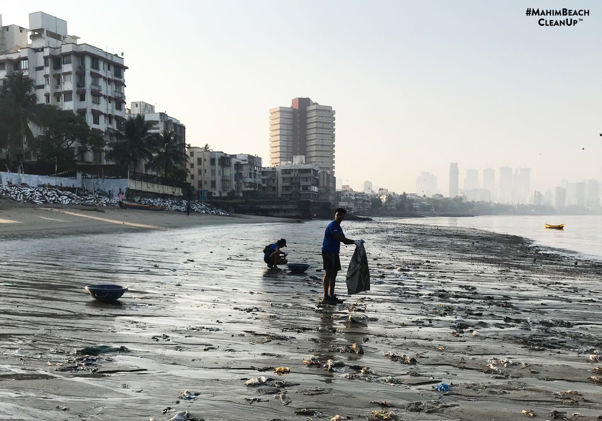 IndranilRabia's tweet photo. Week 64 : It takes every drop to make the ocean and every hand to make a difference.

#MahimBeachCleanUp #givetolive #fortheocean #refuse #reduce #reuse #recycle #beatplasticpollution #clean #beach https://t.co/Jnye6wYeu7