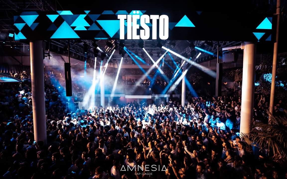 Bahuaud44's tweet photo. @tiesto at @amnesiacap
#tiësto #dj #lightshow #amnesiacap #vj #resolumearena6 #southoffrance
Using @Resolume arena 6 // live performance + logo Tiësto https://t.co/P2e80qG7xl