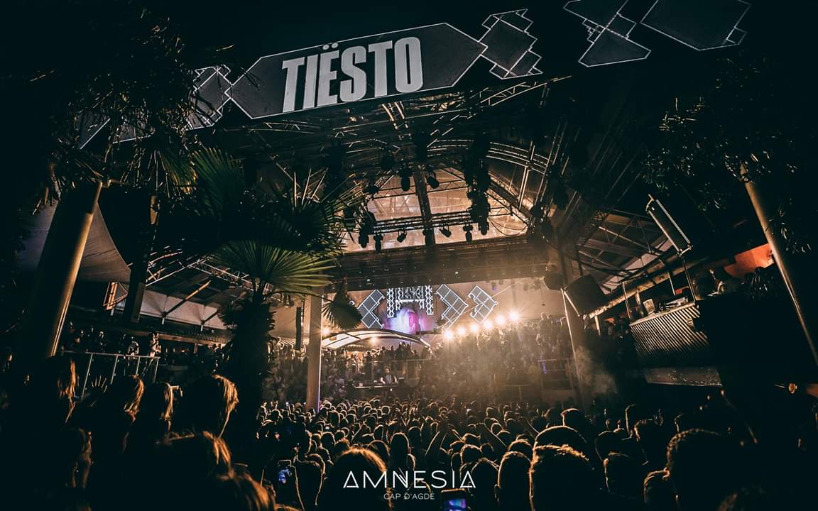 Bahuaud44's tweet photo. @tiesto at @amnesiacap
#tiësto #dj #lightshow #amnesiacap #vj #resolumearena6 #southoffrance
Using @Resolume arena 6 // live performance + logo Tiësto https://t.co/P2e80qG7xl