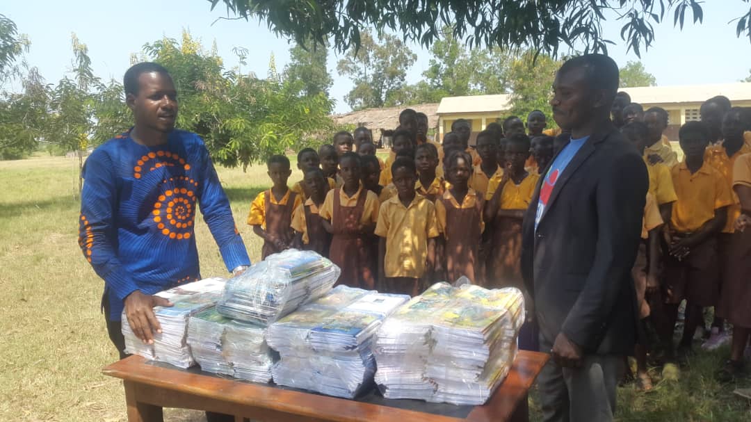 GedaidF's tweet photo. Gedaid Foundation has partnered Umaru Sanda of Citi Fm to distribute 3,000 books to three basic schools Basic School at Shai Osudoku District.
This literacy project will benefit about 4000 pupils for the next 5 years. https://t.co/frGjdYkkLw