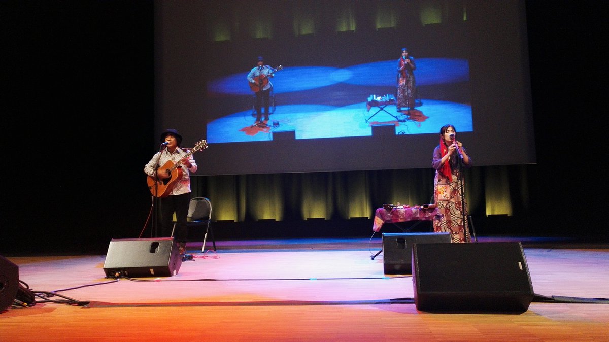 decouvrirnancy's tweet photo. Et voici Kuri, deux japonais venu partager leur musique à @animest dans l'amphi 850 ! 🎶
#nancy #animest #evenement #japon #concert https://t.co/z3vqCZLIDB
