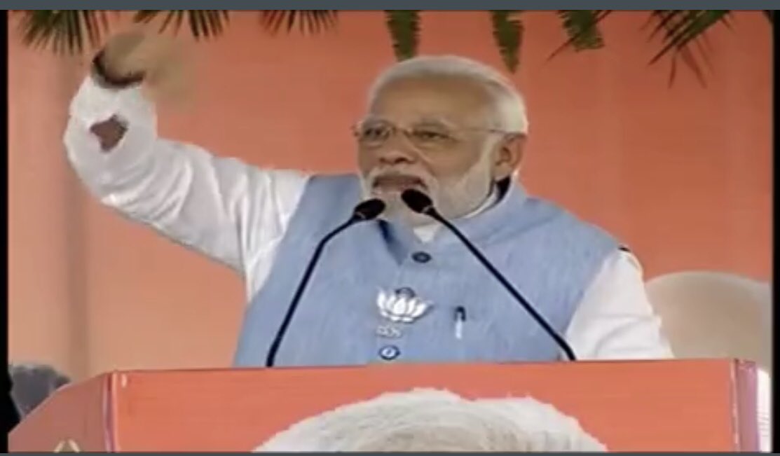 Suhas_S_Bhagat's tweet image. विदिशा की विशाल जनसभा में सम्बोधन के पश्चात जनता अभिवादन करते हुये मा श्री @narendramodi जी #ModiSangMP #BJPWinningMP #MPWithBJP