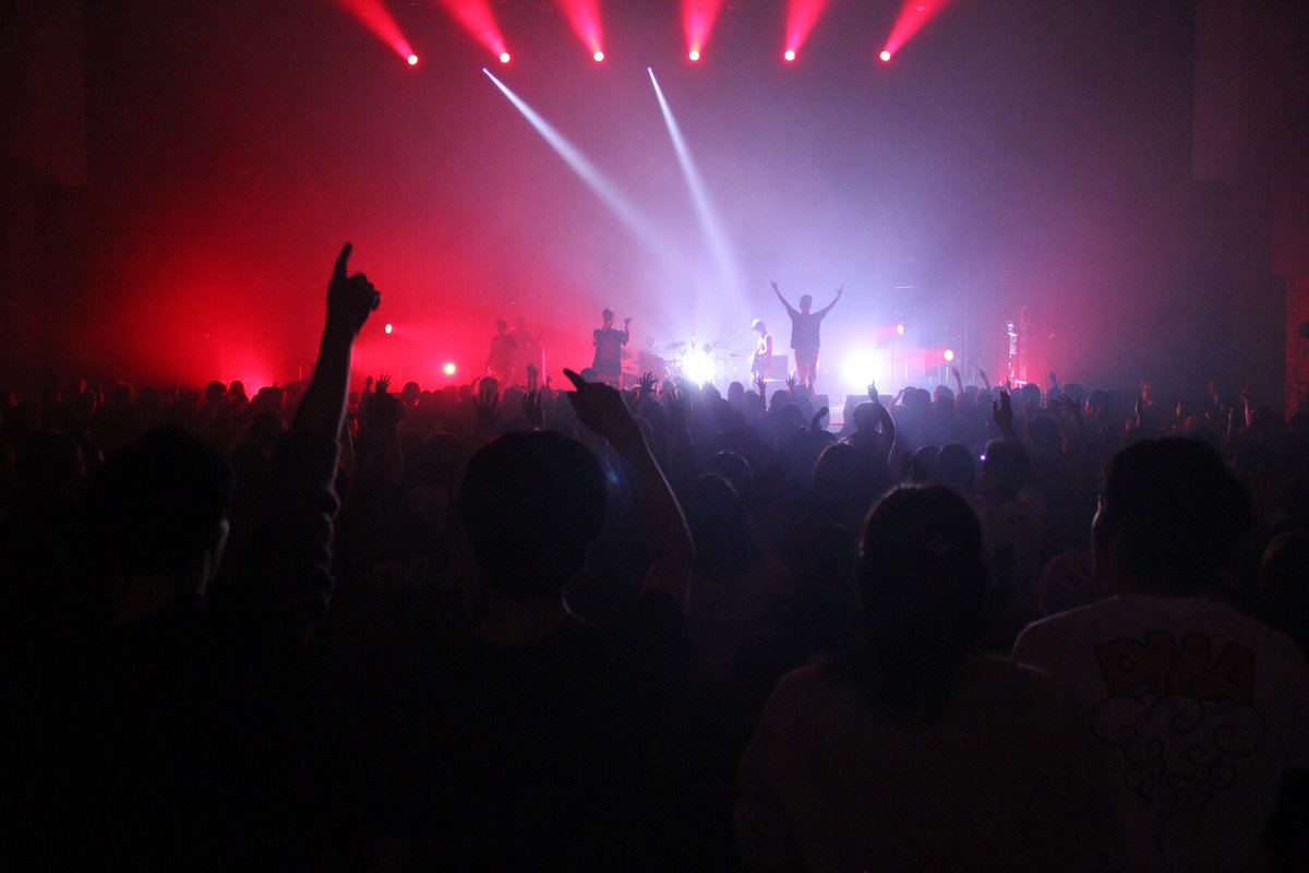 OR_HIROKI's tweet photo. ORANGE RANGE LIVE TOUR 018-019 〜ELEVENPIECE〜札幌市教育文化会館 大ホール！札幌の本気みたね〜。冬支度をしてる中、帰ってきた夏にテンションあげでした！今年はFCを含め5回も北海道で出来て幸せです。北海高等学校吹奏楽曲と札幌���谷学園高等学校ダンス部の皆さんもありがとうございました！ https://t.co/UKrkr3Cfdk