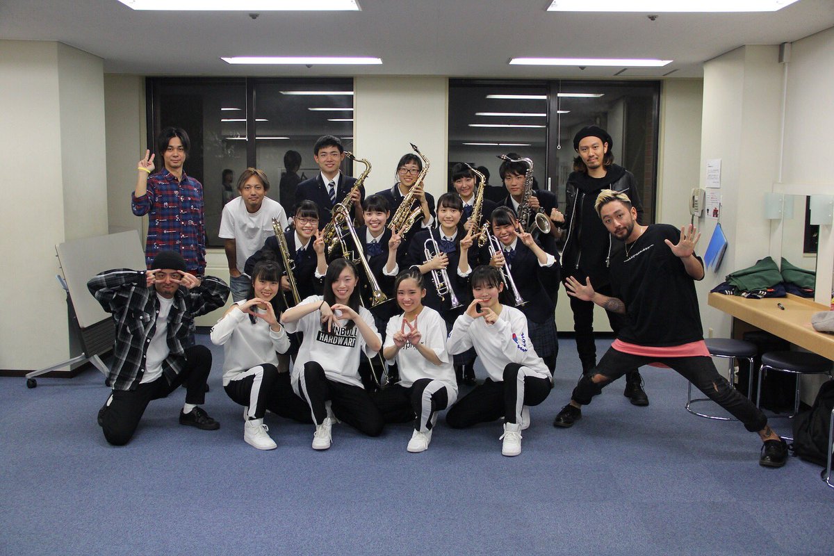 OR_HIROKI's tweet photo. ORANGE RANGE LIVE TOUR 018-019 〜ELEVENPIECE〜札幌市教育文化会館 大ホール！札幌の本気みたね〜。冬支度をしてる中、帰ってきた夏にテンションあげでした！今年はFCを含め5回も北海道で出来て幸せです。北海高等学校吹奏楽曲と札幌���谷学園高等学校ダンス部の皆さんもありがとうございました！ https://t.co/UKrkr3Cfdk